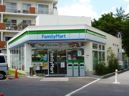 CRESCENTE経堂　壱番館 ﾌｧﾐﾘｰﾏｰﾄ 宮坂三丁目店