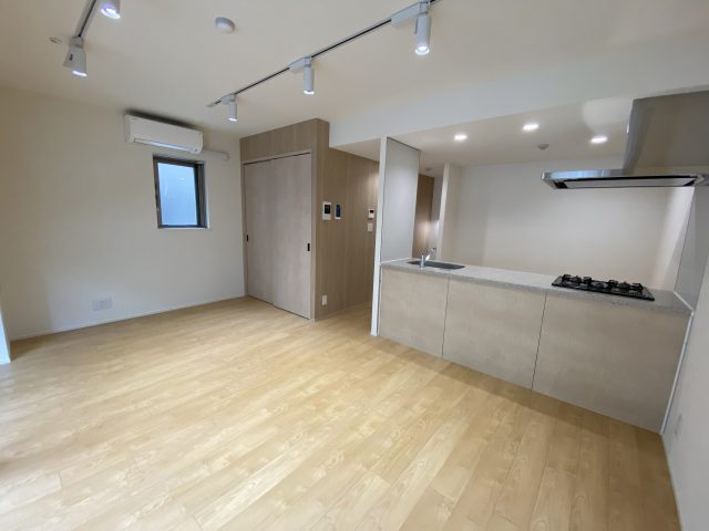 【RENT】ドライエリア付デザイナーズマンション