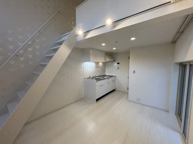 【RENT】かわいい壁紙の新築物件！祖師ヶ谷大蔵駅