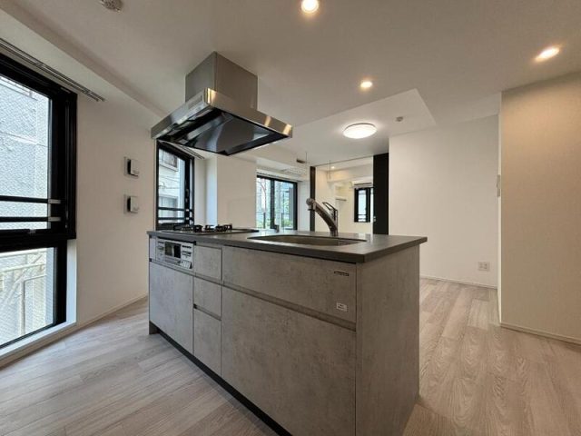 【RENT】ガレージ付きの新築マンション！